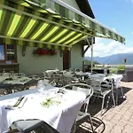 Les 4 Saisons Hotel