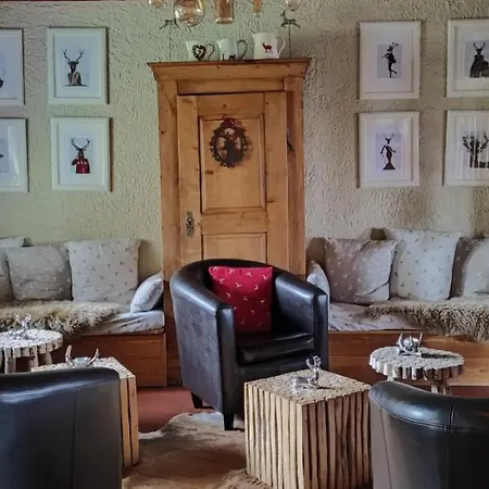 Les 4 Saisons Hotel *
