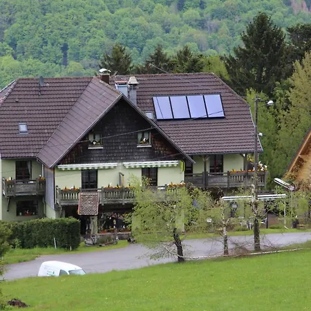 Les 4 Saisons Hotel *